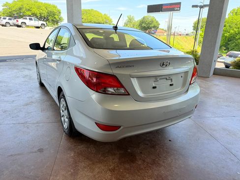 Used 2016 Hyundai Accent SE FWD image 4