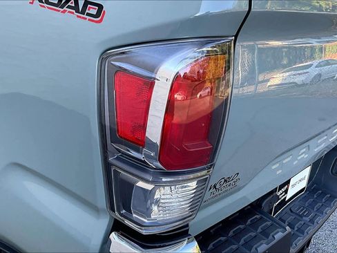 Used 2022 Toyota Tacoma TRD Off-Road image 28