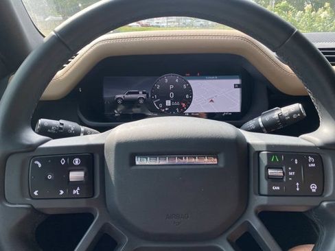 Used 2025 Land Rover Defender 110 X-Dynamic SE AWD/4WD image 22