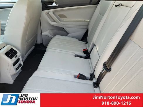 Used 2023 Volkswagen Tiguan SE w/ Panoramic Sunroof Package FWD image 30