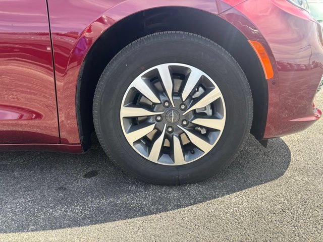Used 2023 Chrysler Pacifica Touring-L FWD image 7