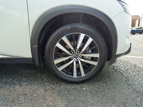 Used 2023 Nissan Pathfinder Platinum AWD/4WD image 13