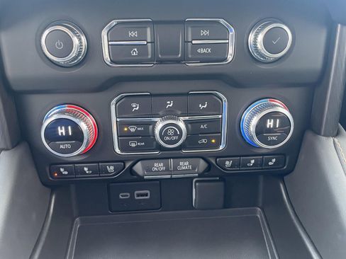 Used 2024 GMC Yukon AT4 w/ Technology Package image 20