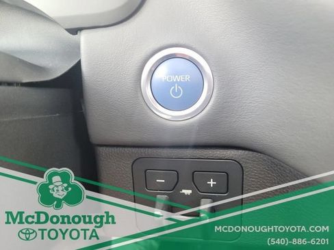 Used 2024 Toyota Sequoia Platinum AWD/4WD image 28