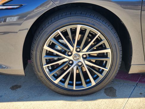 New 2025 Lexus ES 350 w/ Premium Package image 6