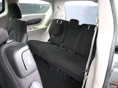 Used 2023 Chrysler Voyager LX FWD image 33