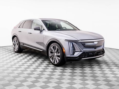 Certified 2025 Cadillac Lyriq Luxury w/ LPO, Floor Liner Package AWD/4WD image 7