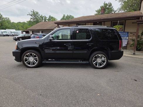 Used 2013 Cadillac Escalade Premium AWD/4WD image 3