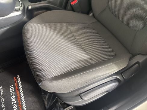 Used 2023 Kia Seltos LX image 9