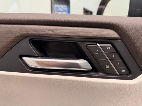 Used 2025 GMC Acadia Denali w/ Super Cruise Package image 23