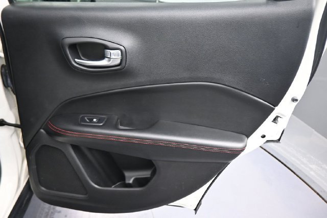 Used 2020 Jeep Compass Trailhawk AWD/4WD image 15