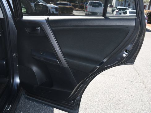Used 2017 Toyota RAV4 LE image 19