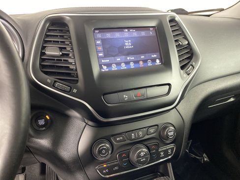 Used 2020 Jeep Cherokee Latitude Plus w/ Comfort/Convenience Group AWD/4WD image 43