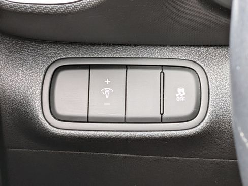 Used 2024 Hyundai Venue Limited FWD image 17