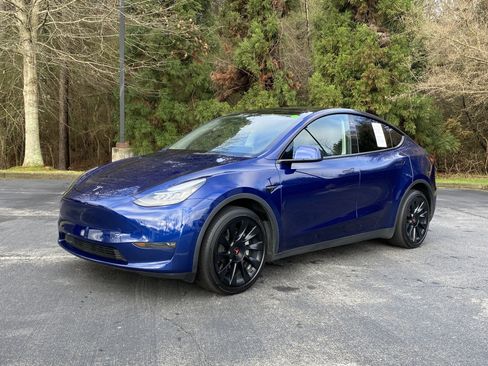 Used 2022 Tesla Model Y Long Range image 5