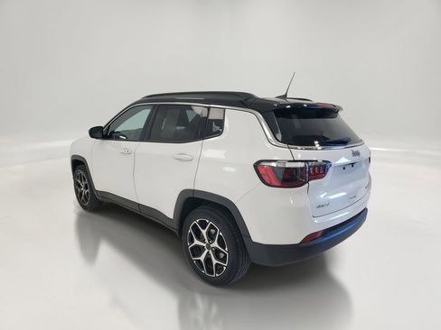 Used 2025 Jeep Compass Limited image 5