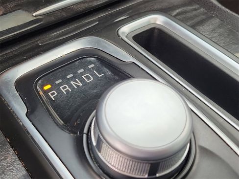 Used 2017 Chrysler 300 Touring w/ Value Package image 27