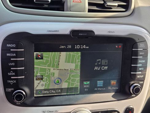 Used 2017 Kia Soul EV + w/ Sun & Fun Package image 17