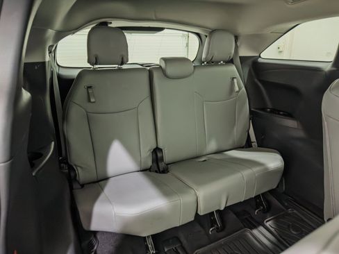 Used 2025 Toyota Sienna XLE AWD/4WD image 23