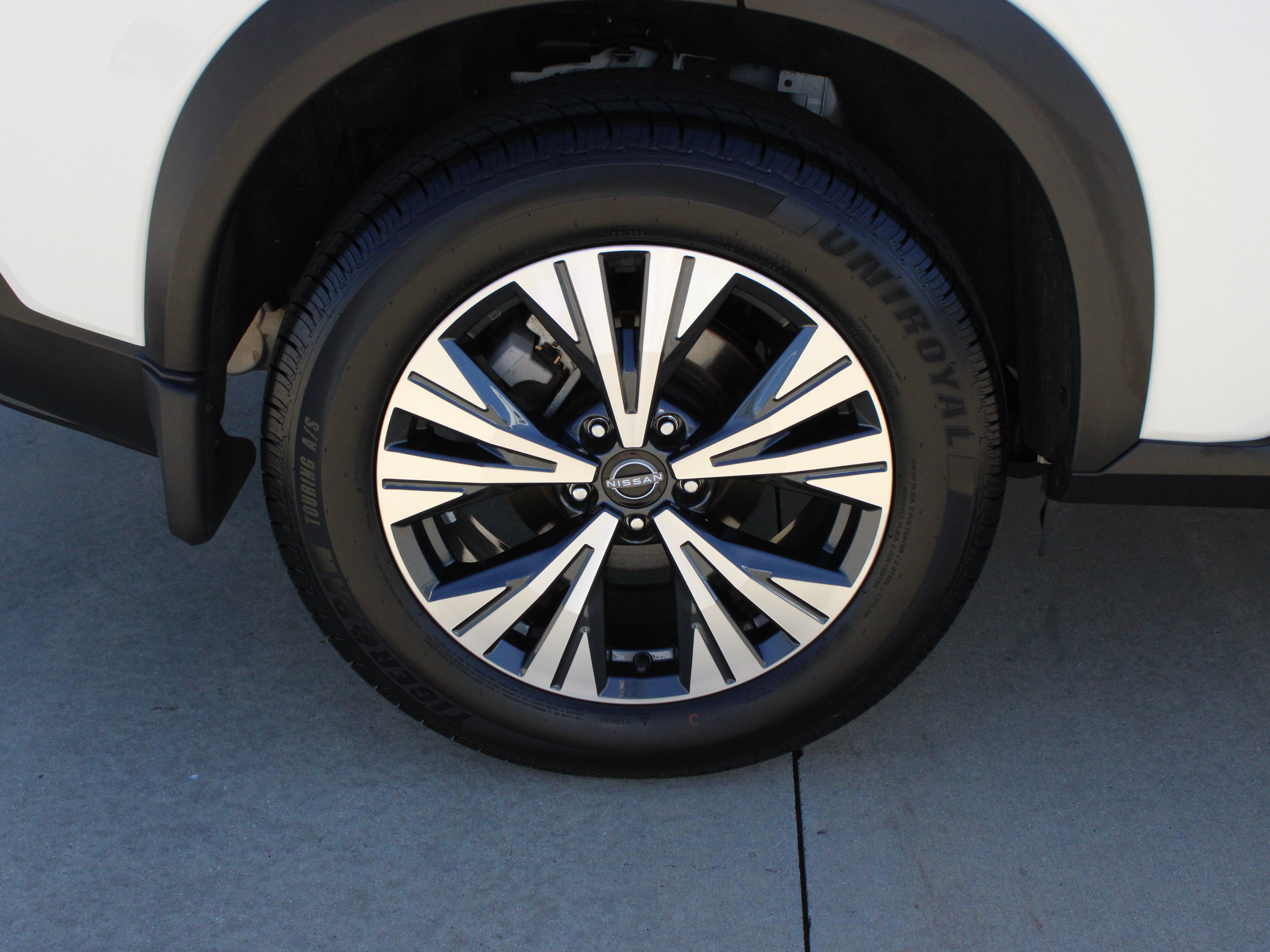 Used 2023 Nissan Rogue SV w/ SV Premium B Package AWD/4WD image 13