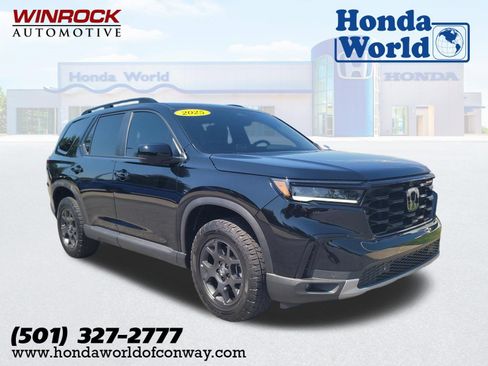 Certified 2025 Honda Pilot TrailSport image 1