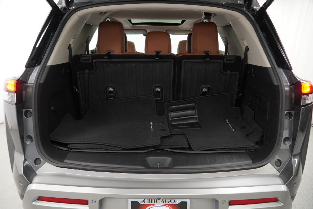 Used 2024 Nissan Pathfinder Platinum AWD/4WD image 41