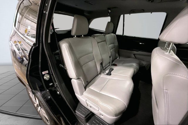 Used 2017 Honda Pilot Touring image 29