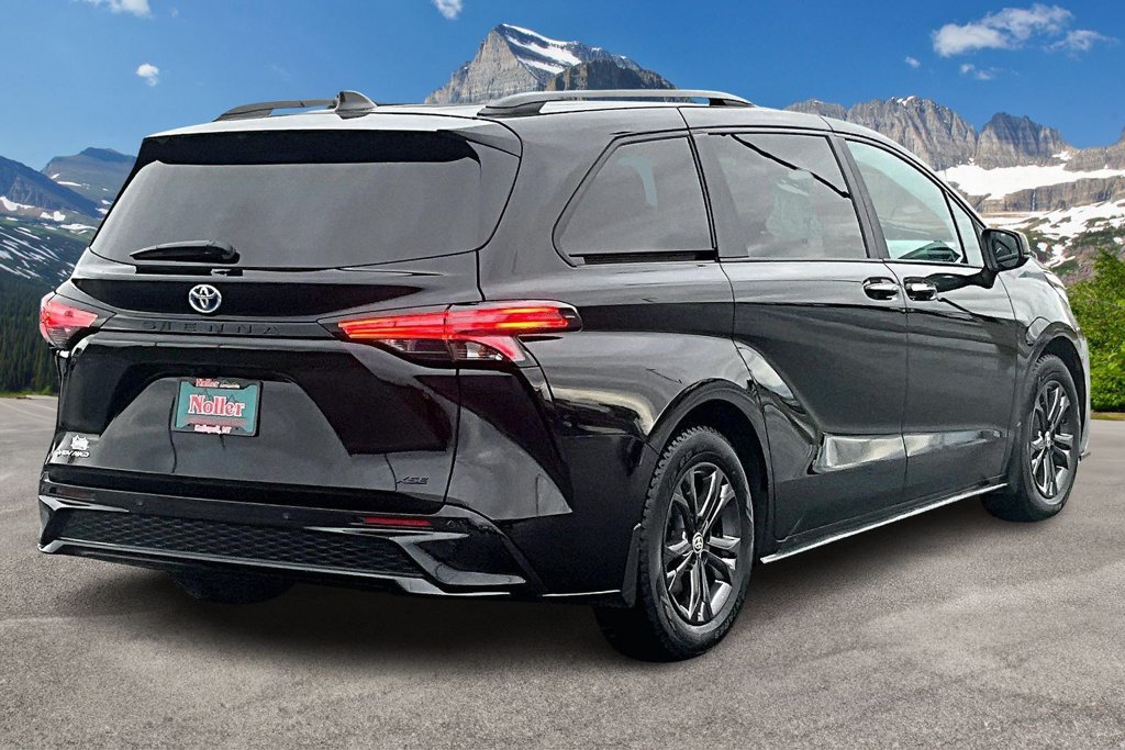 Used 2025 Toyota Sienna XSE AWD/4WD image 2