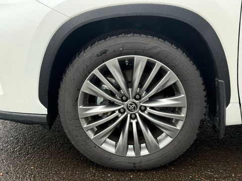 Used 2021 Toyota Highlander Platinum image 9