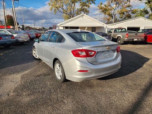 Used 2017 Chevrolet Cruze LT image 7