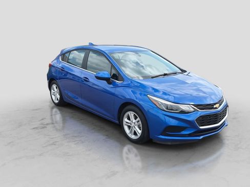 Used 2017 Chevrolet Cruze LT w/ Convenience Package FWD image 2