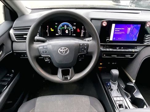 Used 2025 Toyota Camry LE FWD image 6