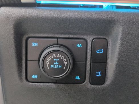 Used 2025 Ford Expedition Tremor AWD/4WD image 9