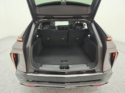 Used 2025 Cadillac Lyriq Luxury AWD/4WD image 21