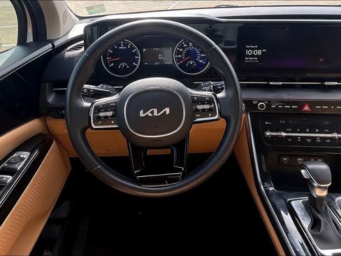 Used 2023 Kia Carnival EX FWD image 13