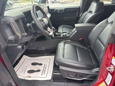 New 2025 Ford Bronco Badlands image 6