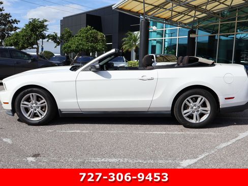 Used 2012 Ford Mustang Convertible image 4