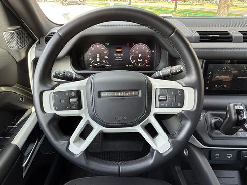 Used 2024 Land Rover Defender 110 X-Dynamic SE AWD/4WD image 4