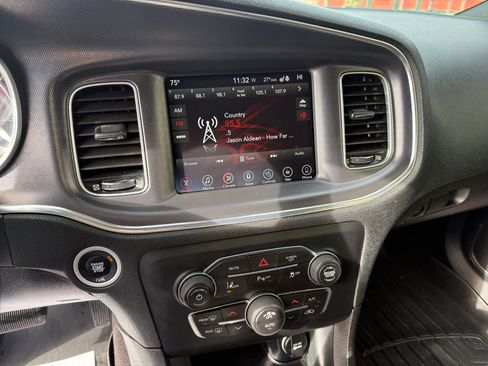 Used 2017 Dodge Charger SXT w/ AWD Premium Group image 14