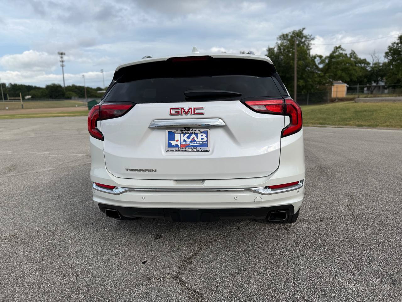 Used 2020 GMC Terrain Denali w/ Denali Premium Package FWD image 4