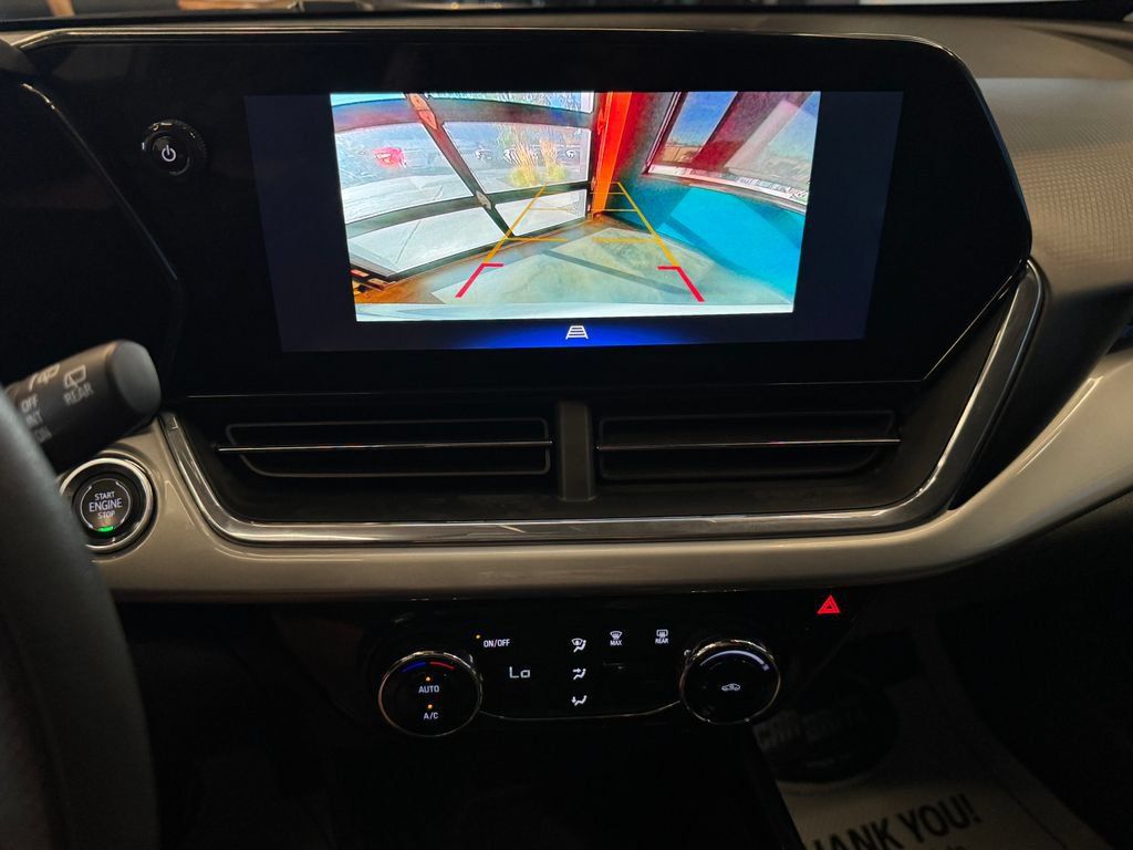Used 2025 Chevrolet Trax LT FWD image 14