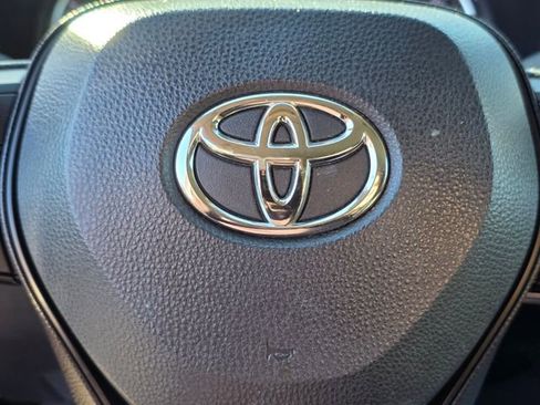 Used 2022 Toyota RAV4 LE image 19