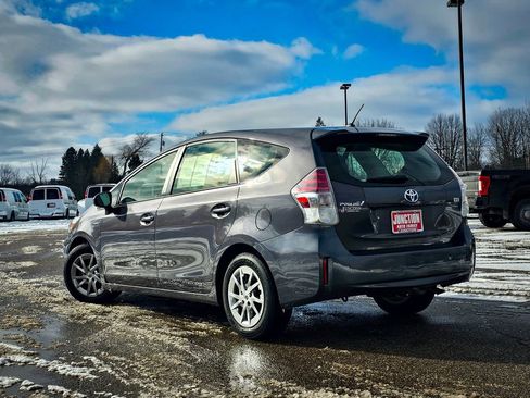 Used 2016 Toyota Prius V Two image 5