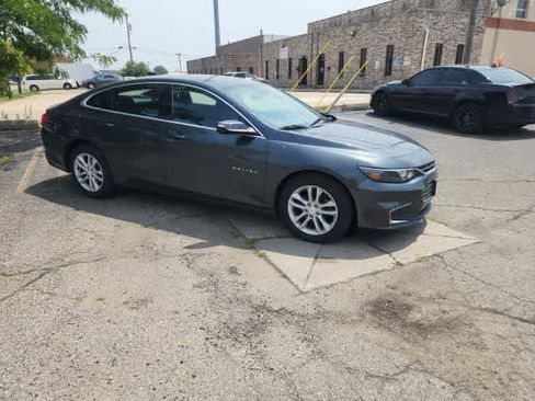 Used 2018 Chevrolet Malibu LT w/ Driver Confidence Package FWD image 8