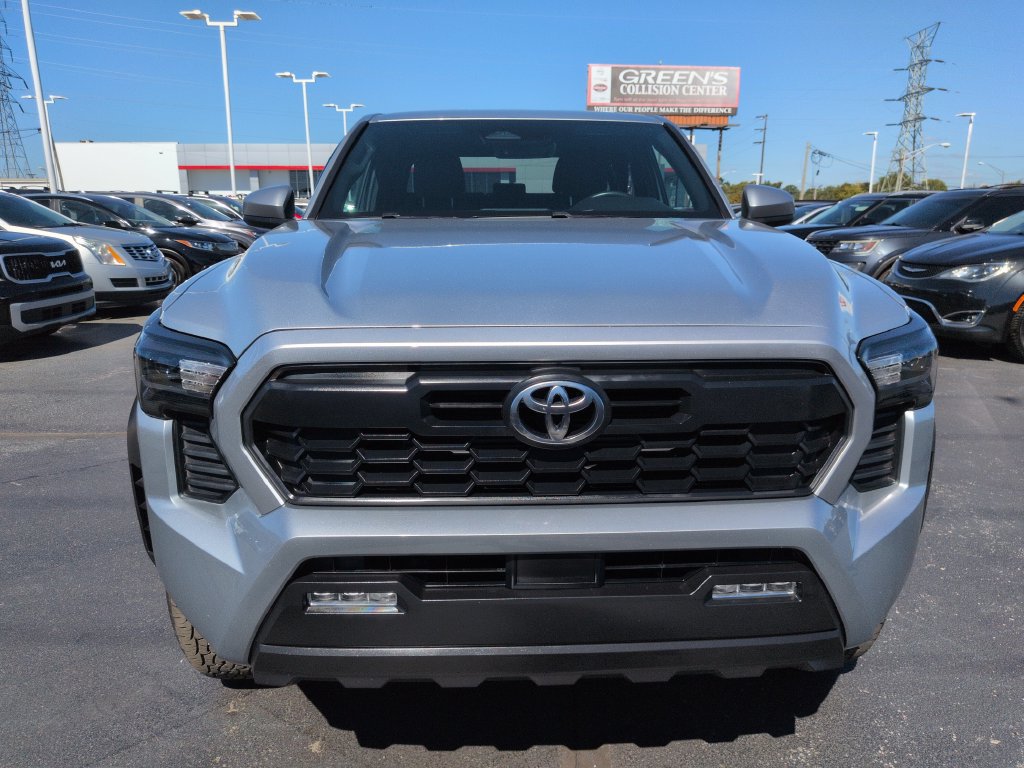 Used 2024 Toyota Tacoma TRD Off-Road AWD/4WD image 8