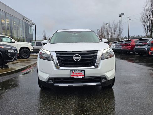 New 2025 Nissan Pathfinder Platinum image 2