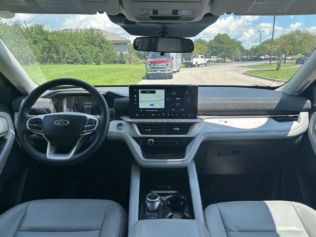 Used 2025 Ford Explorer Active w/ Active Comfort Package AWD/4WD image 4