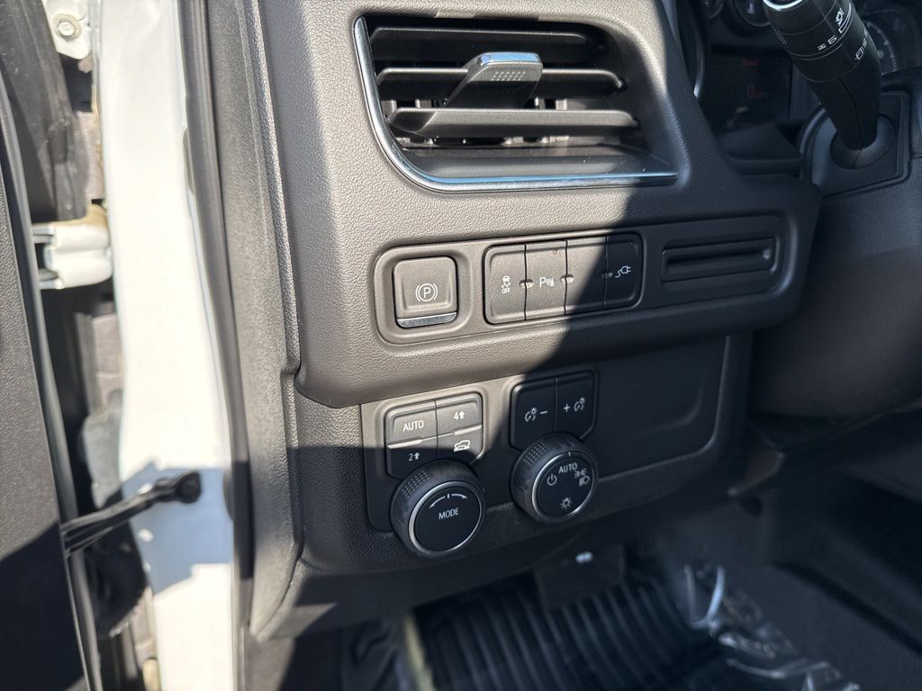 Used 2022 Chevrolet Tahoe 4WD image 13