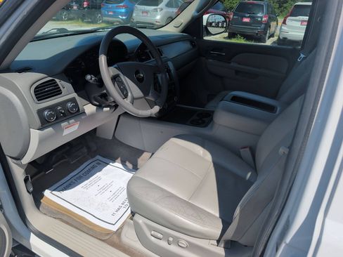 Used 2011 Chevrolet Suburban LT AWD/4WD image 14
