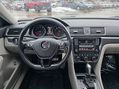 Used 2017 Volkswagen Passat 1.8T R-Line w/ R-Line Lighting Package image 11